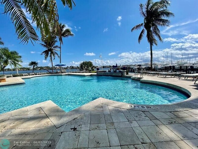 Building Photo - 120 Yacht Club Way
