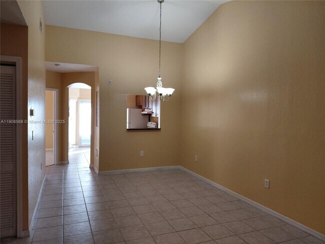 Building Photo - 83 NE 13th Ave