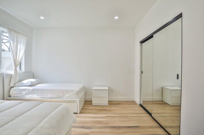 Building Photo - OPEH HOUSE SAT 05/02/26 10 am - 3 pm  Beautiful, Fully Furnished 1BR w/ appliances wash/dryer INCL