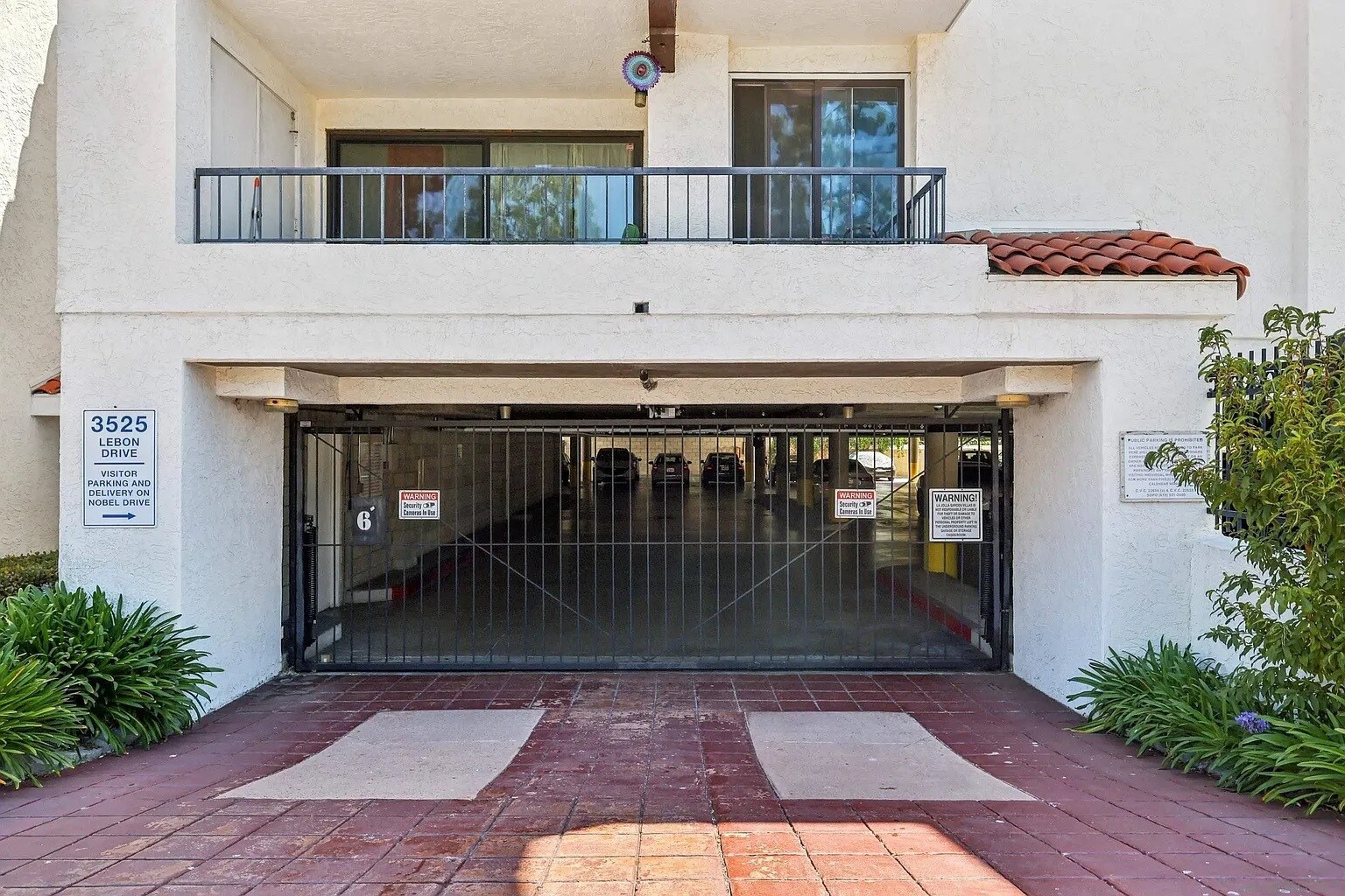 Building Photo - 3525 Lebon Dr