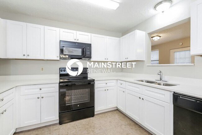 Building Photo - 3 Bedroom Pet-Friendly Home in KISSIMMEE, FL with Main Street Renewal