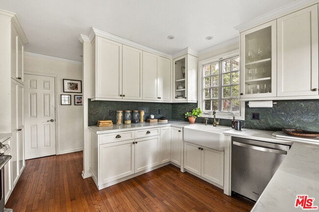 Building Photo - 4458 Dundee Dr