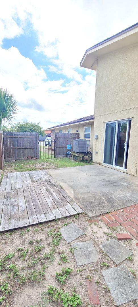 Building Photo - Venetian Villa 2 Bedroom 2 Bath 2 Car Garage w/Waterview!