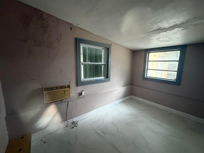 Building Photo - 710 N 66 Terrace