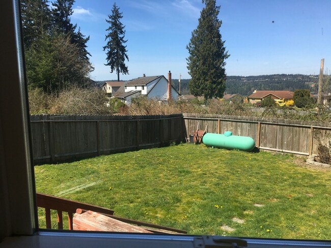 Building Photo - ***PENDING APPLICATION*** 2 Story Pet Friendly Contemporary 3 Bed Home w/ Views, Yard Service Inc...