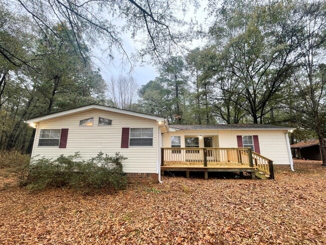 Building Photo - LEASING NOW FOR NOVEMBER 2025!