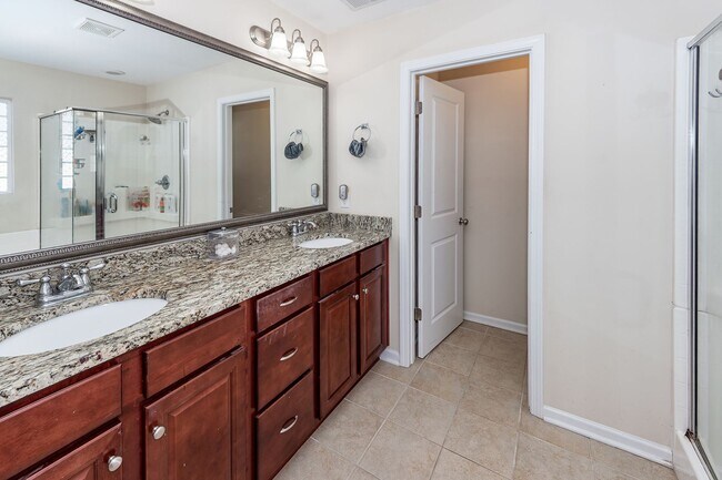Building Photo - 4 Bedroom, 2.5 Bathroom Home in Brownswood...