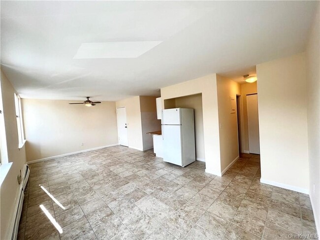 Building Photo - 722 US-6