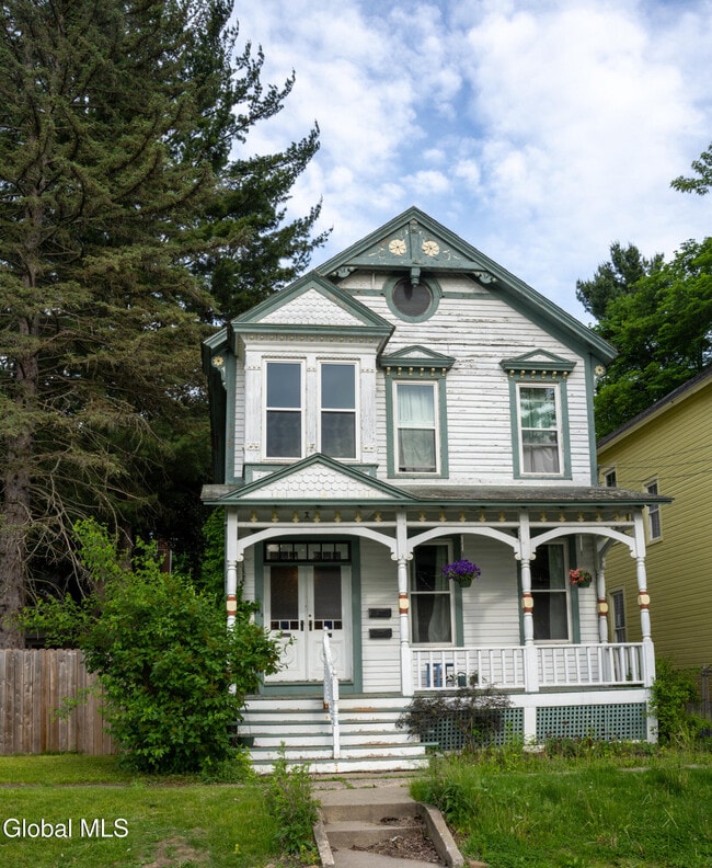 Building Photo - 908 3rd Ave