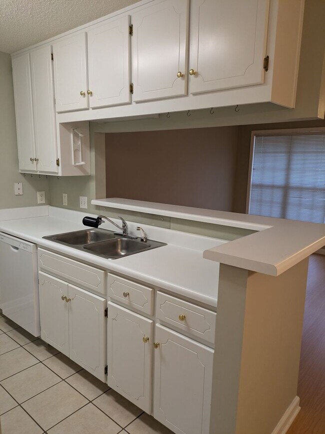 Building Photo - 178 Woodmere Dr