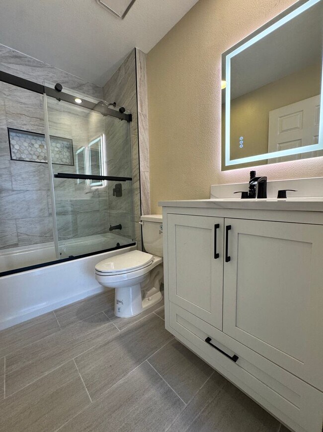 Building Photo - Beautiful 2 Story, 2 Bedroom plus Large Lo...