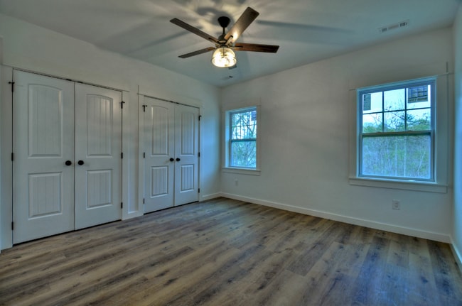Building Photo - 64 Walnut Dr