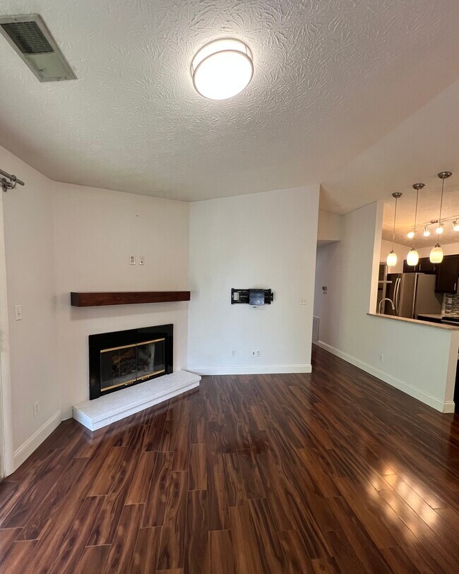 Building Photo - 8859 Eagleview Dr
