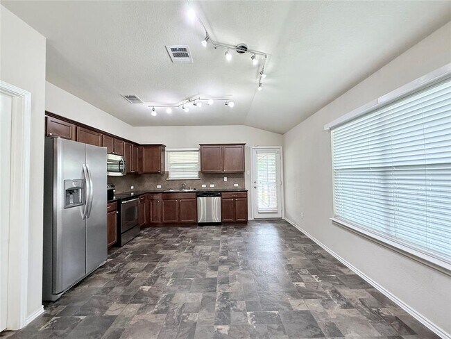 Building Photo - 314 Comal Run