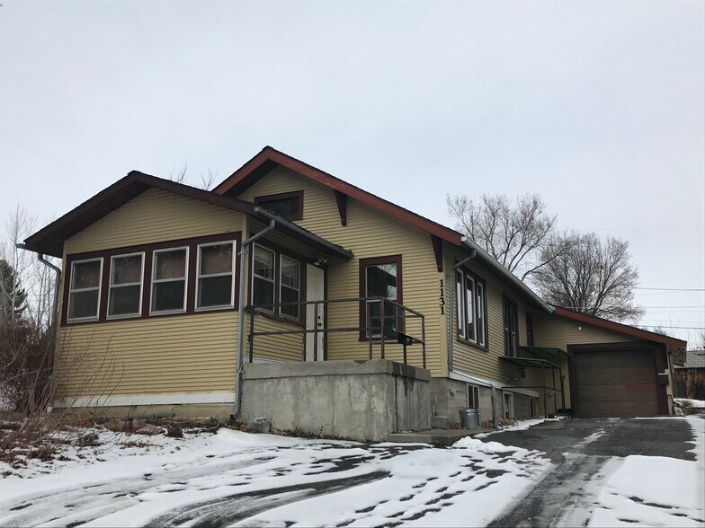 Primary Photo - 1131 Miles Ave