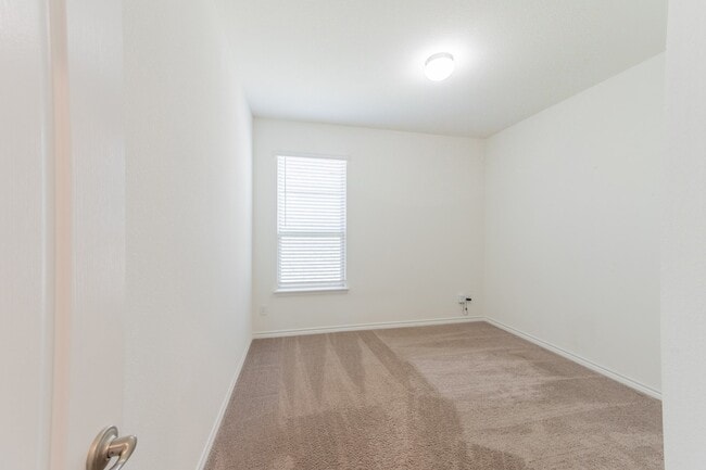 Building Photo - 2701 Webb Ave