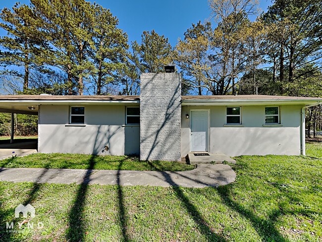 Building Photo - 2611 Lake Harbin Rd