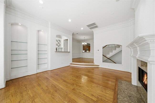 Building Photo - 1329 Hyde Park Blvd
