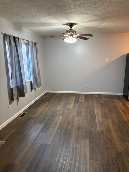 Building Photo - 1112 1/2 Hocking Rd