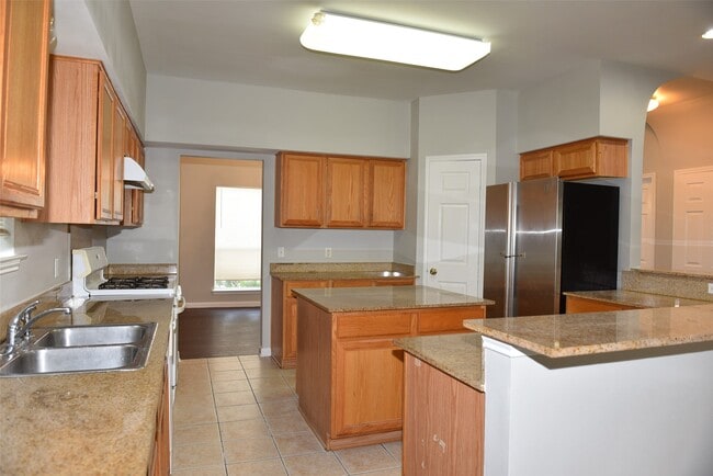 Building Photo - 6807 Turtlewood Dr