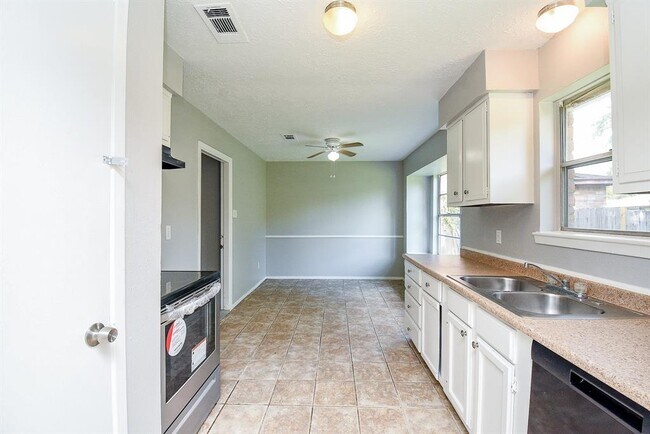 Building Photo - 23114 Newgate Dr