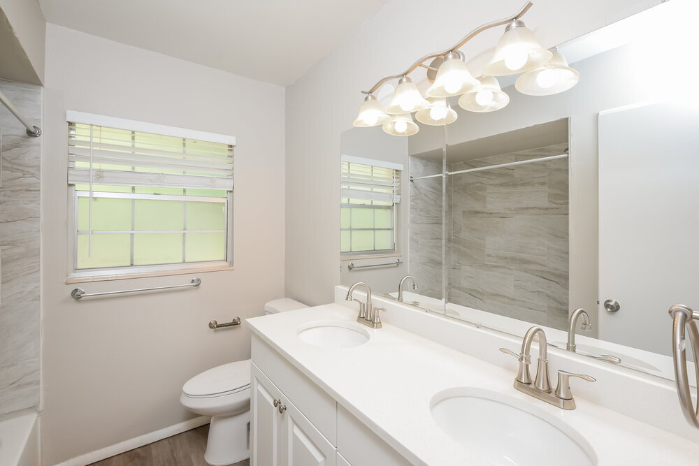 Building Photo - 923 N Grove St