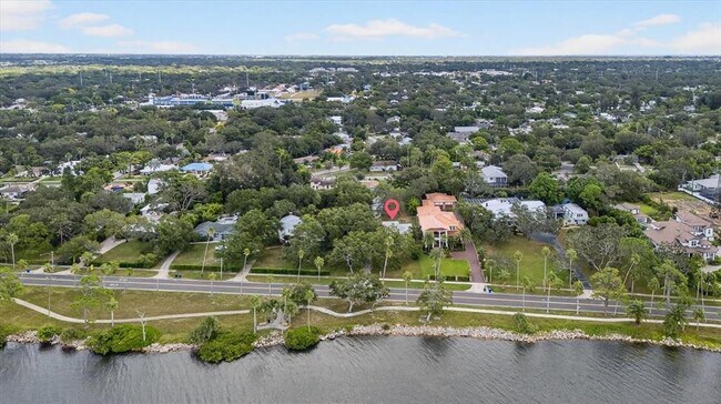 Building Photo - 215 Edgewater Dr