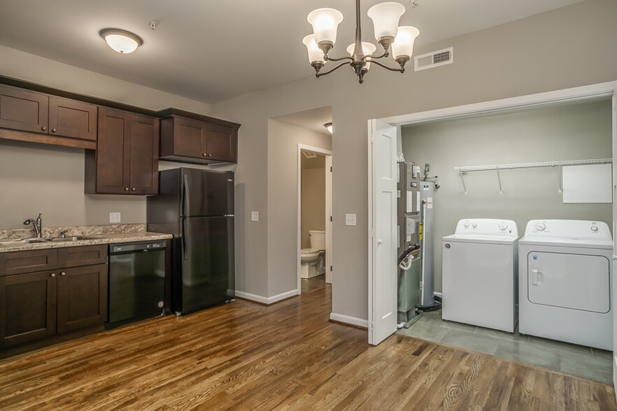 Building Photo - 345 W Broad St