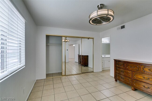Building Photo - 7570 W Flamingo Rd