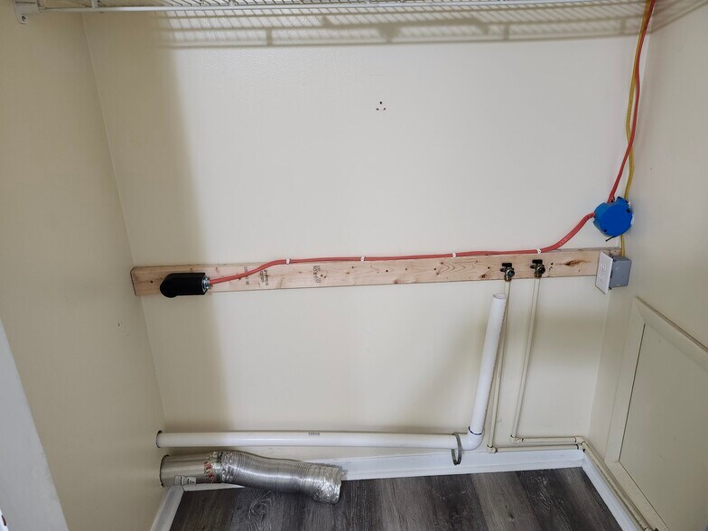 Washer and dryer connections - 5230 Beach Dr