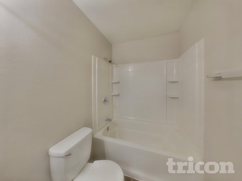 Building Photo - 4078 Deerfield Ave