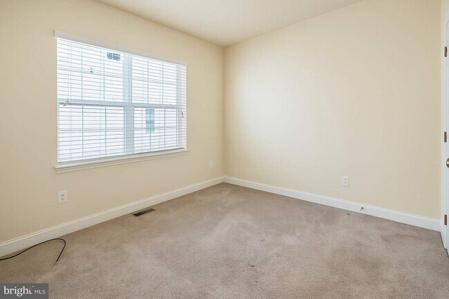 Building Photo - 5544 Old Colony Ct