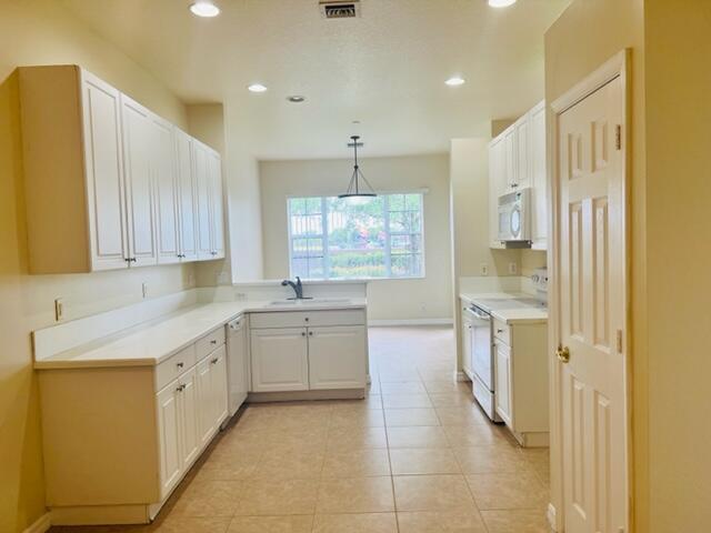 Building Photo - 25 Beechdale Ln