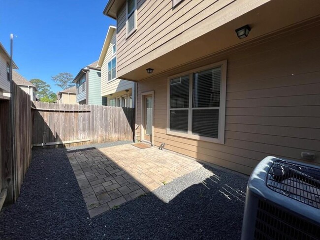 Building Photo - 1108 Beall Landing Ct