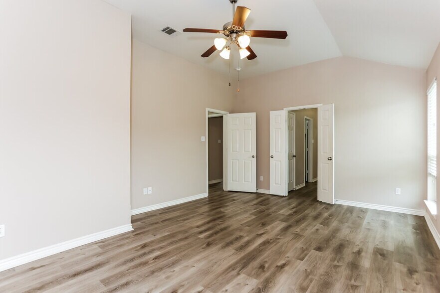 Building Photo - 129 Oriole Dr