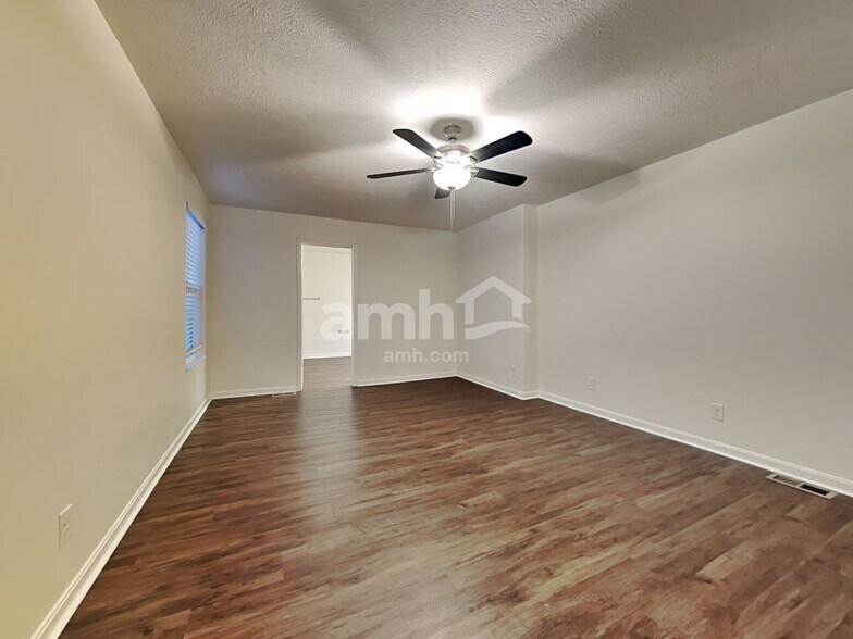 Building Photo - 735 Norbie Dr