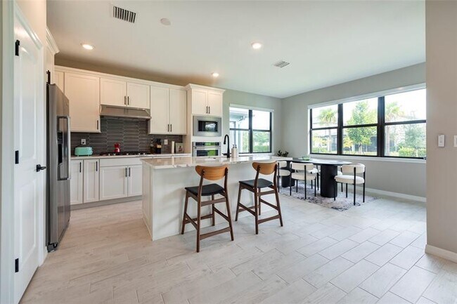 Building Photo - 4412 Silverwood Ln N