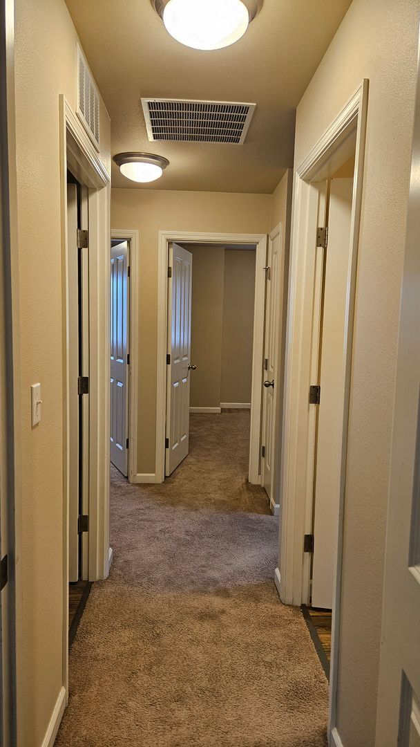 Building Photo - Hawks Praire Lacey 3 Bdrm Home!