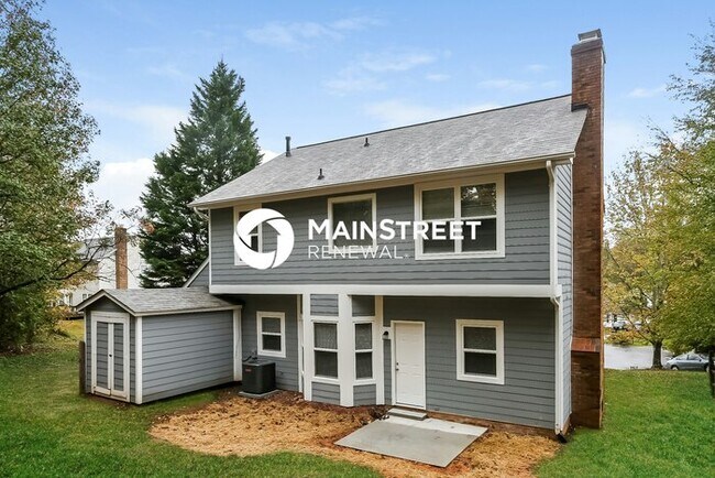 Building Photo - 4 Bedroom Pet-Friendly Home in Charlotte, NC with Main Street Renewal