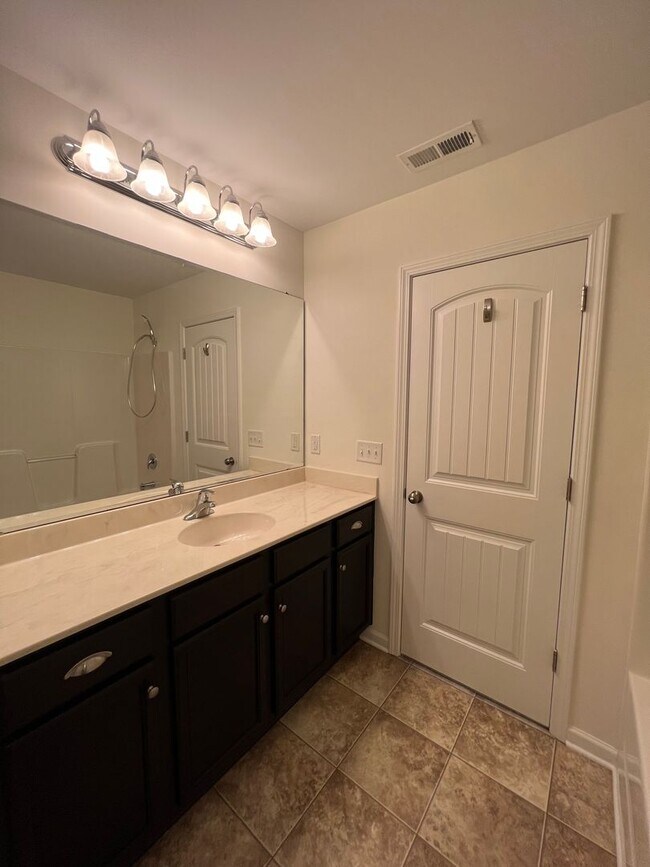 Building Photo - SAYLOR'S WATCH - 3 Bedroom Townhome in Mon...