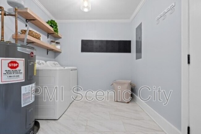 Building Photo - 3813 Pennsylvania Ave