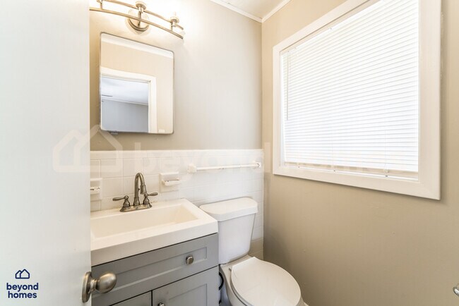 Building Photo - Discover this 3-bedroom, 1.5-bath home in Birmingham’s Spring Lake area!