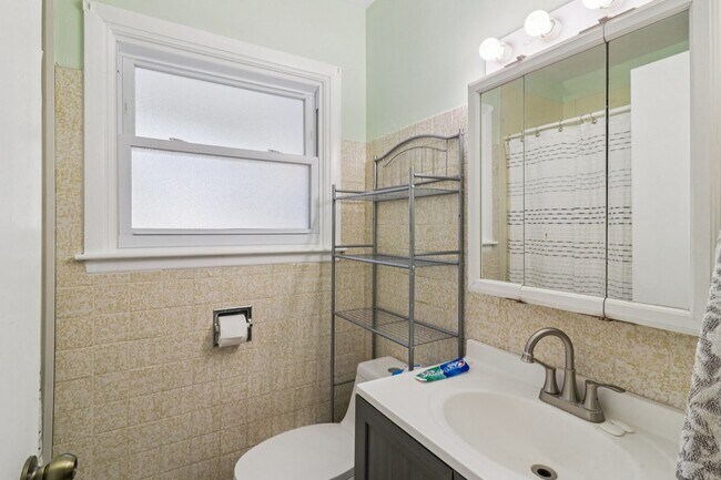 Building Photo - 2610 Killarney Dr