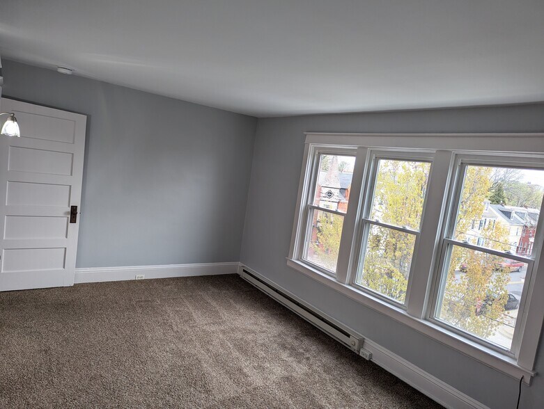 Building Photo - 104 Ruby St