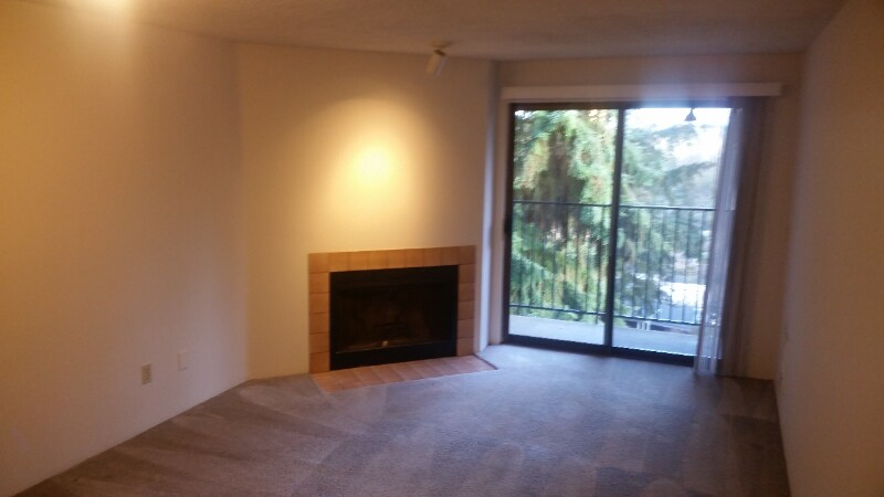 Building Photo - 10522 Lake City Way NE