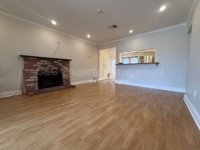 Building Photo - 476 Ferris Ave