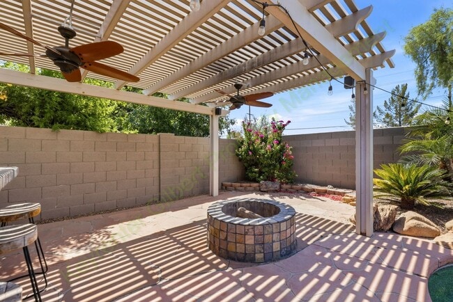 Building Photo - Resort-Style Gilbert Living with Private Pool & Outdoor Kitchen!