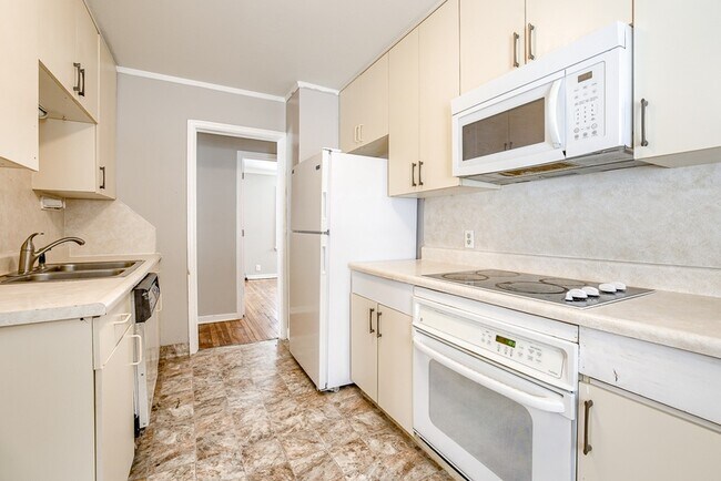 Building Photo - 6905 N 33rd St