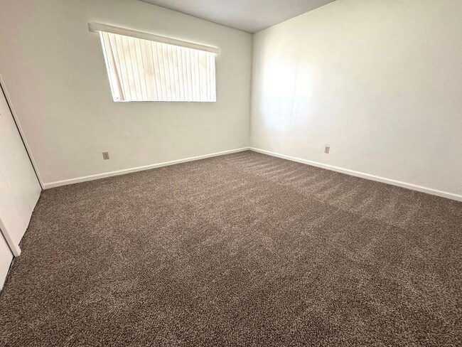 Building Photo - NICE UPDATED 2BED 1BATH HOME LOCATED NEAR ...