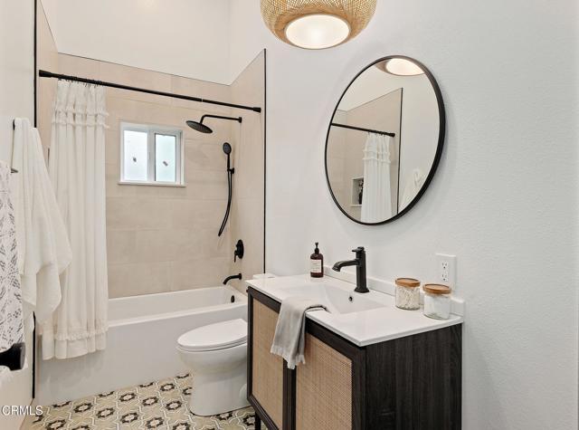 Building Photo - 114 S Santa Rosa St